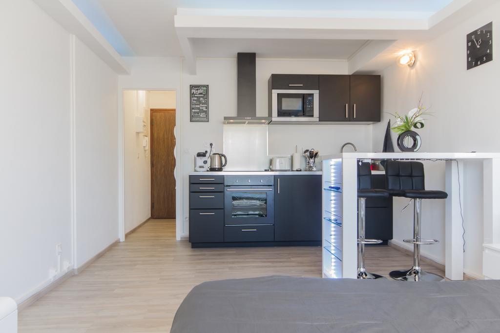Sweethome Dijon - Black & White Extérieur photo